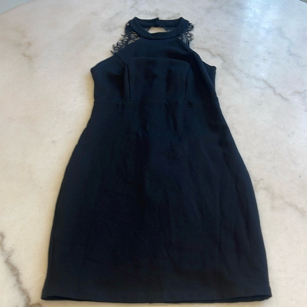 NWOT LULU’S HALTER NECK BODYCON MINI DRESS WITH LACE BACK TRIM. XS